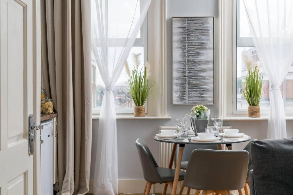 Cozy 1 Bed For 4 Paddington Apartment Londra Exterior foto